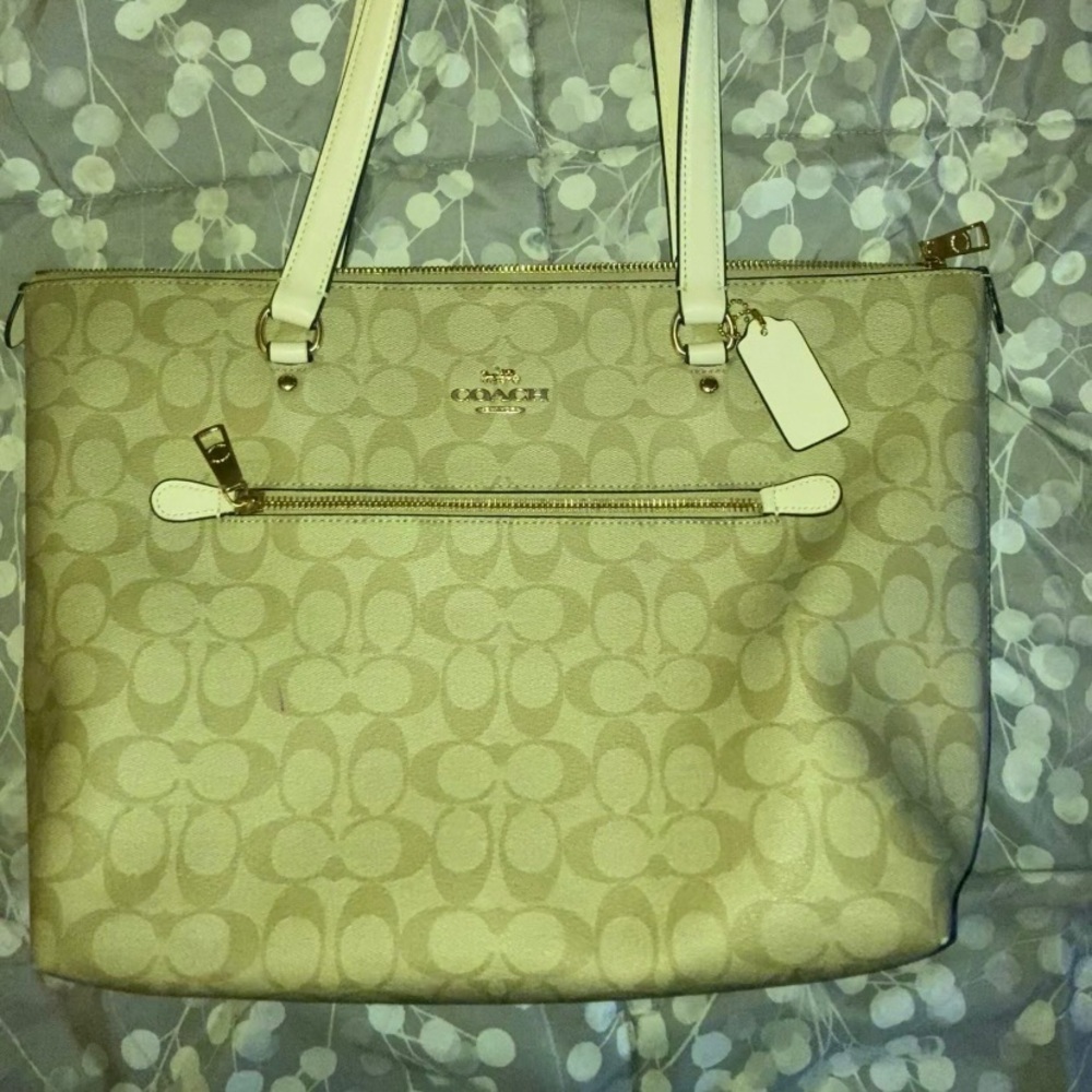 Coach bag used twice in perfect shape